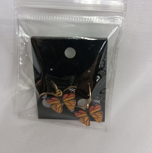2/30$ Or 3/$35 Dainty Orange and Black Monarch Butterfly Snapback Earrings(#100) - Picture 2 of 3